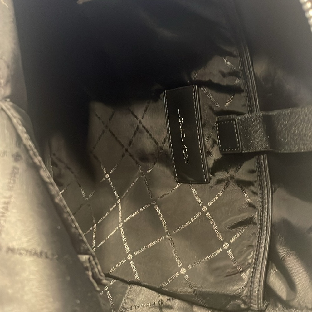 Authentic Michael Kors backpack - Picture 3 of 4